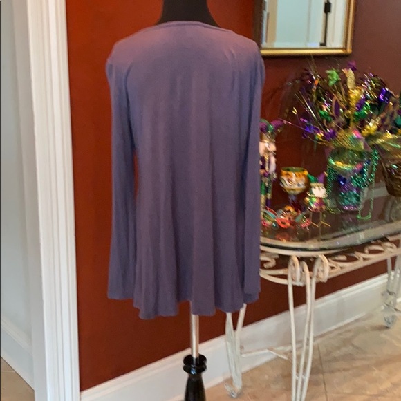 5/$15 Tiger Print Tunic. Long sleeve - Picture 6 of 7